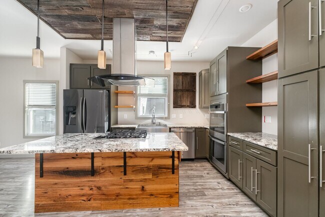 Foto del edificio - Incredible 3 BDRM / 2.5 BTH Franklin Home Available Now!