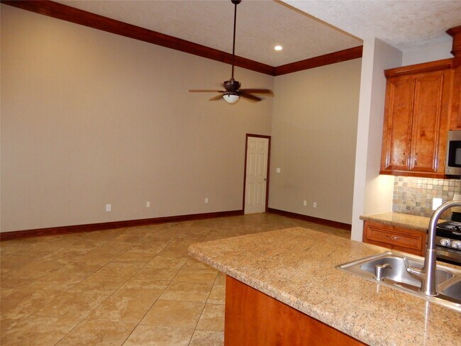 Foto del edificio - 13531 Russ Dr