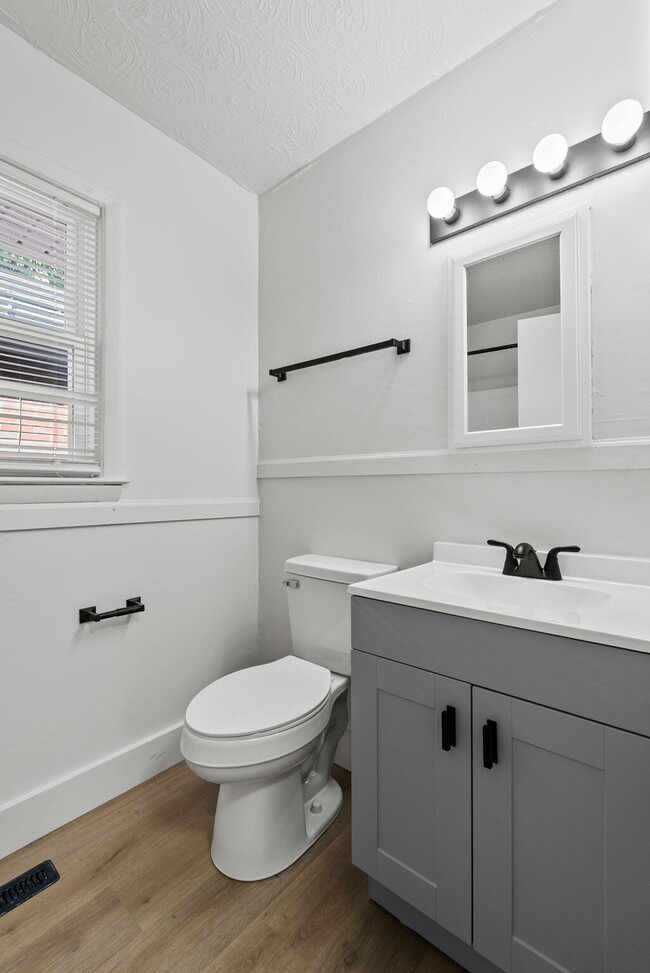 Foto del edificio - 528 Booker St