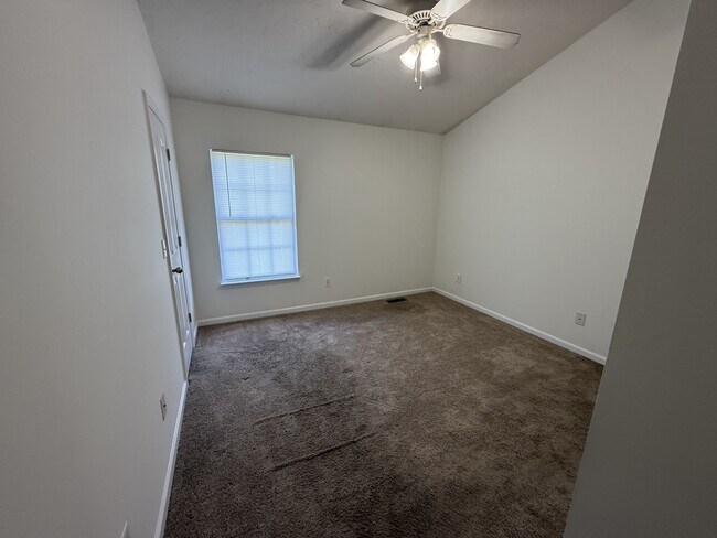 Foto del edificio - 2961 S Rutherford Blvd