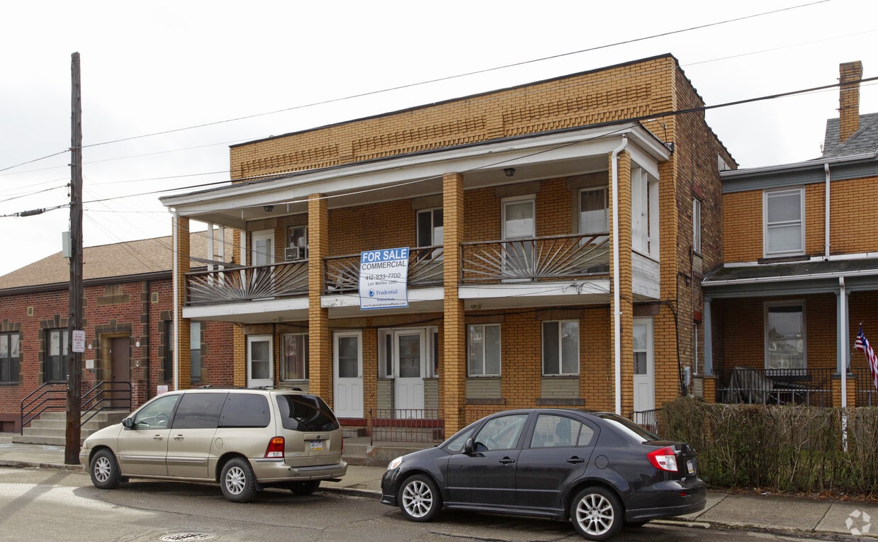 446 Waddell Ave, Clairton, PA 15025 Apartments in Clairton, PA