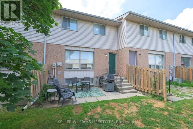 Photo du bâtiment - 126-126 Belmont Dr