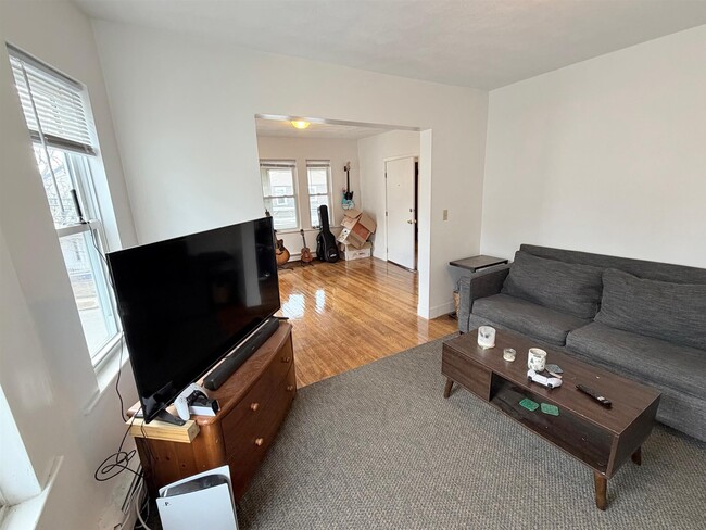 Building Photo - 25 Conwell Ave