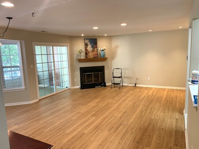 Lining room - 119 Acadia Ct