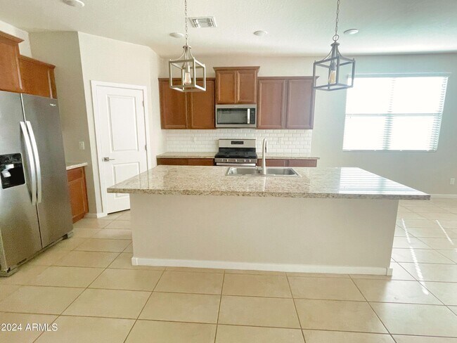 Foto del edificio - 4059 W Coneflower Ln