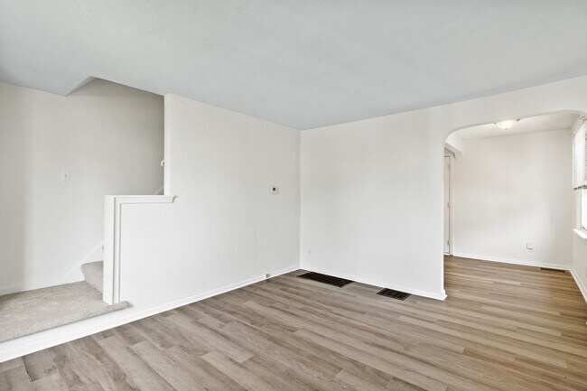 Viviendo - 1725 E Frankfort St