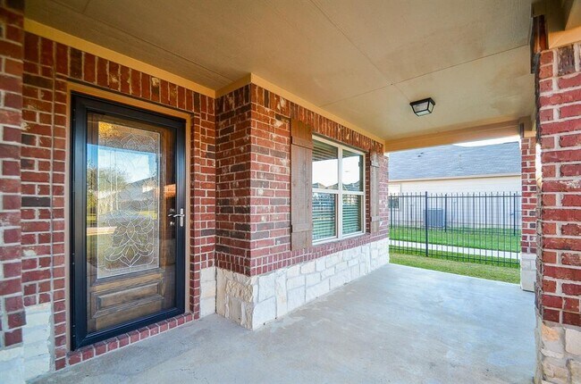Building Photo - 19235 Golden Wave Dr