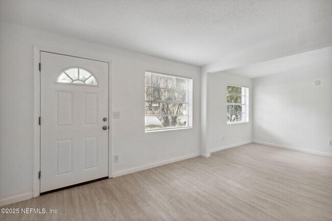 Building Photo - 4204 Santee Rd