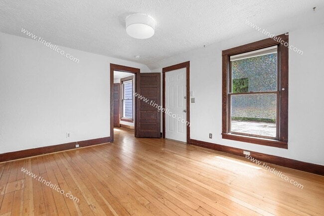 Building Photo - 113-02