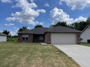 Building Photo - 407 Kiersen Ln