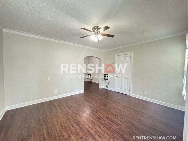 Foto del edificio - 2410 Forest Ave
