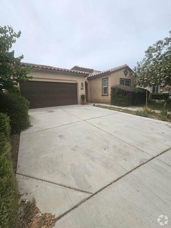 Artisan Apartments for Rent with a Garage Bakersfield, CA 2 Rentals