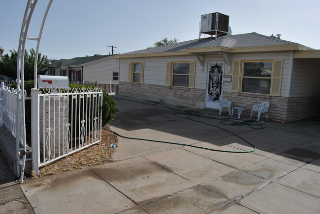 Building Photo - 929 Giles Rd