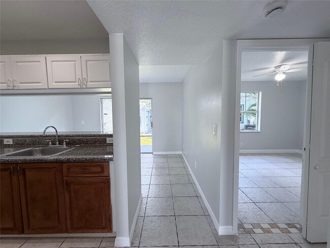 Foto del edificio - 230 SW 11th Ave