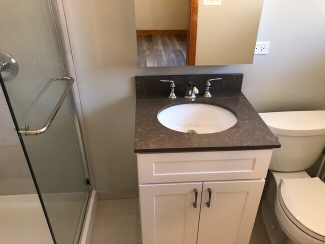 Building Photo - Updated 3Bed/2Bath Home For Rent Brookfield! 2 Car Attached Garage