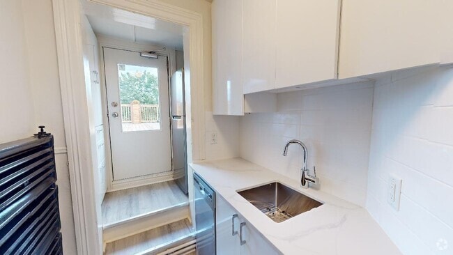 Building Photo - 46 MacLaren