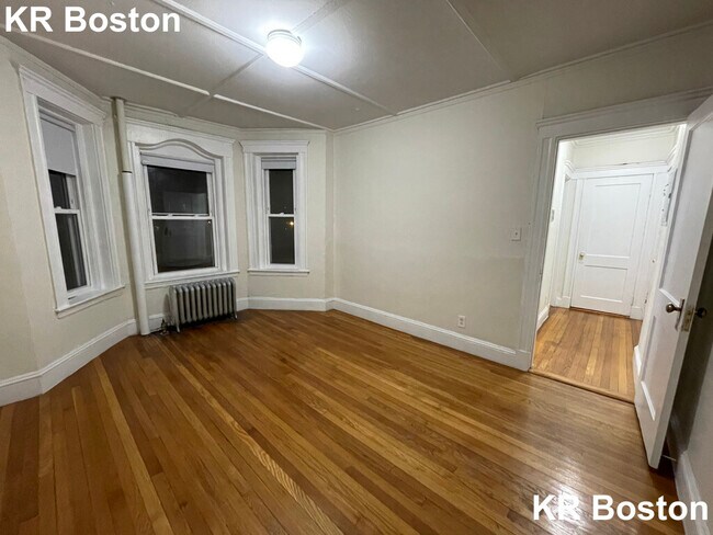 Building Photo - 1321 Boylston St