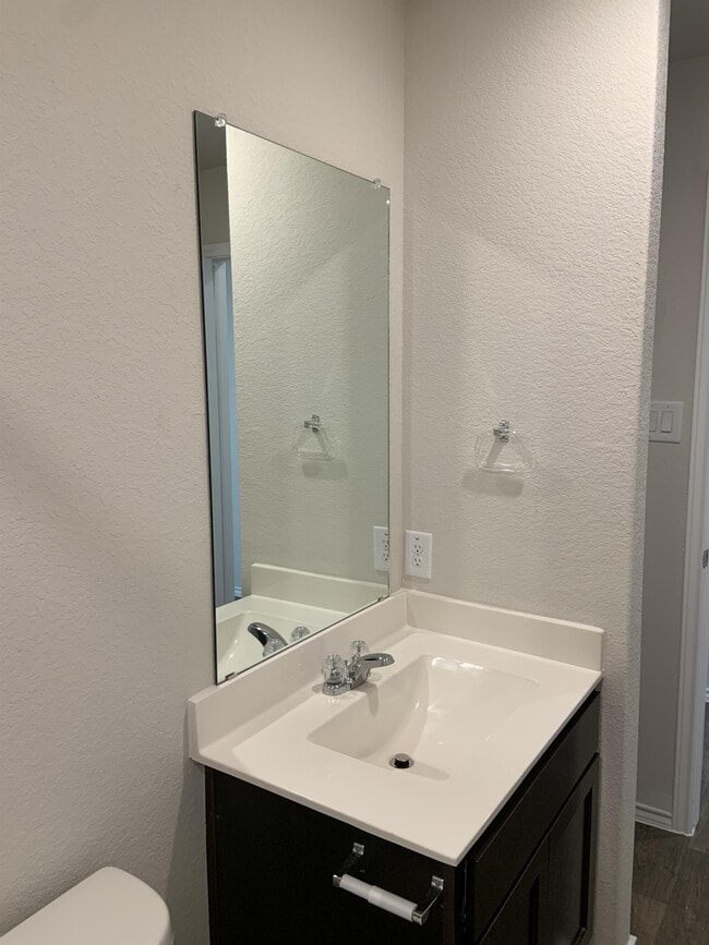 Foto del edificio - 219 Whipporwill Ln