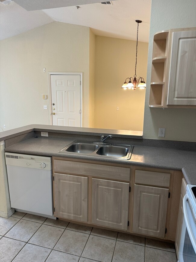 Foto del edificio - 5703 Legacy Crescent Pl