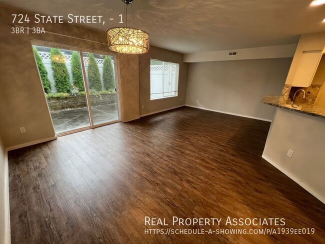 Foto del edificio - 3 Bedroom Townhome in Kirkland