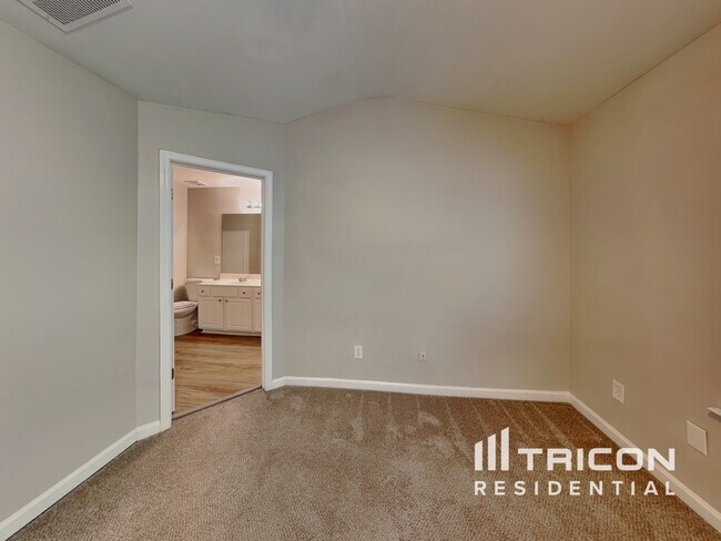 Foto del edificio - 728 Celeste Ln