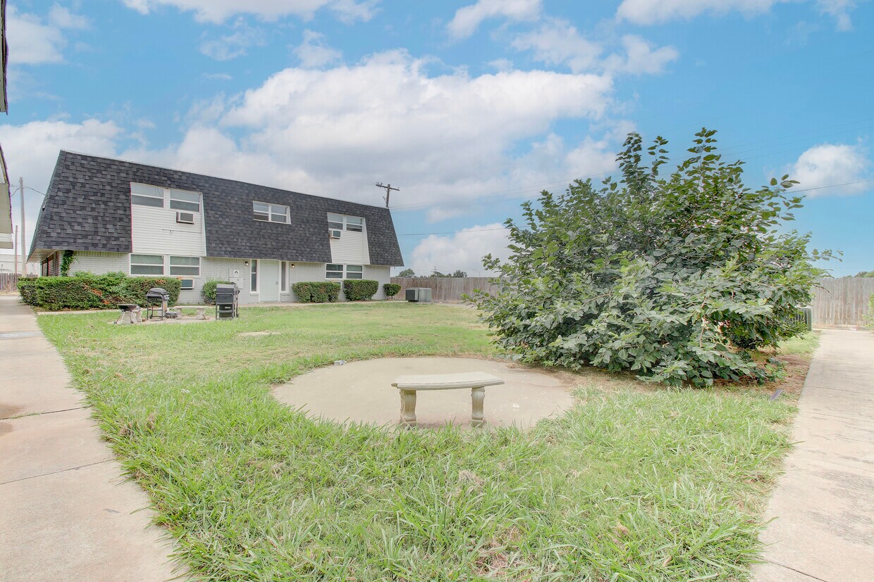 Building Photo - 2110 NW Lindy Ave