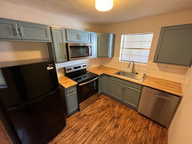 Foto del edificio - 6933 Robinson Dr