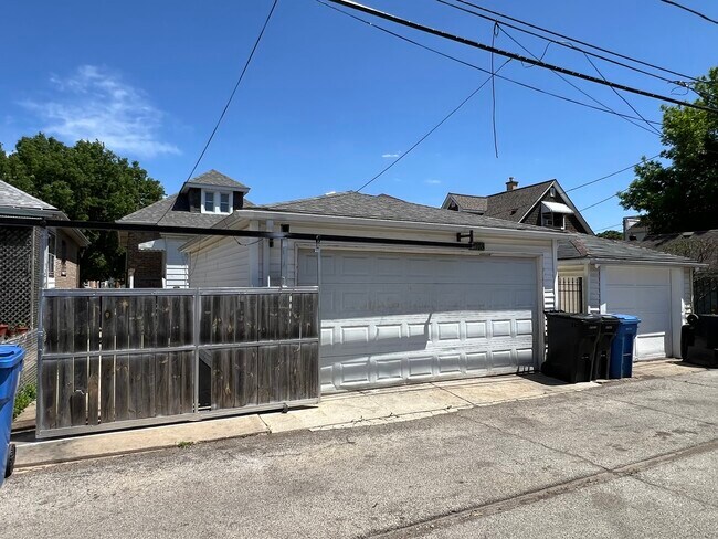 Foto del edificio - 2918 N Lowell Ave