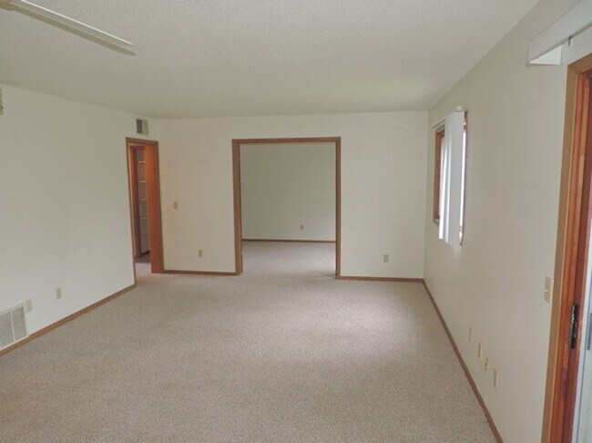 Foto del edificio - 728 Westwinds Drive #01