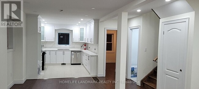 Building Photo - 19 Balaclava Dr