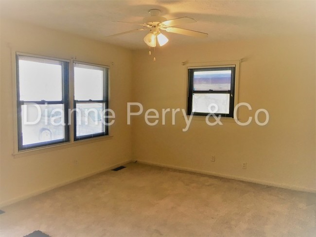 Building Photo - 622 Holbrook Ave