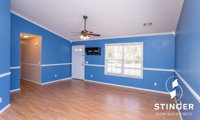 Building Photo - 3 Bedroom / 2 Bath For Rent In Magnolia Court
