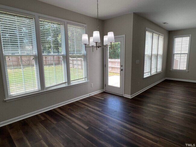 Foto del edificio - 232 Haywood Ln