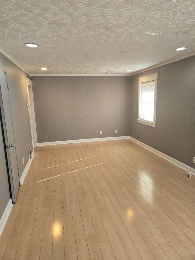 Building Photo - Everything You Need 2 Bedroom Home
