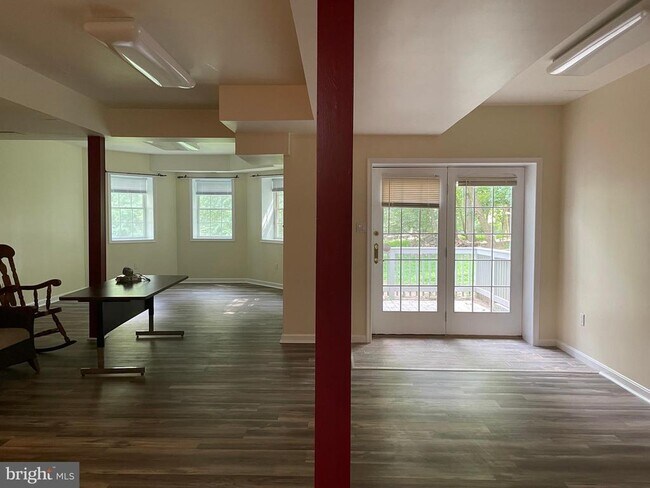 Foto del edificio - 11602 Greenspring Ave