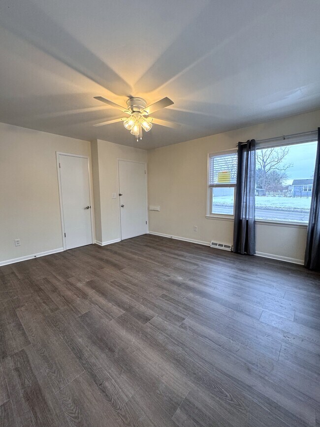 Foto del edificio - 2023 Burton Ave