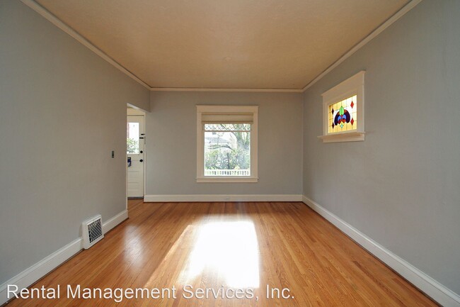 Building Photo - 4 br, 2 bath House - 2345 SE Salmon St