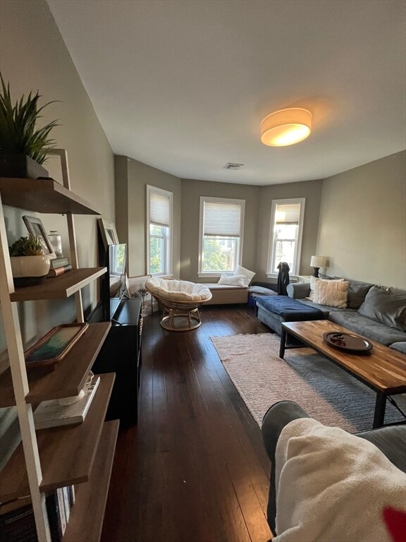 Foto del edificio - 686 E 8th St