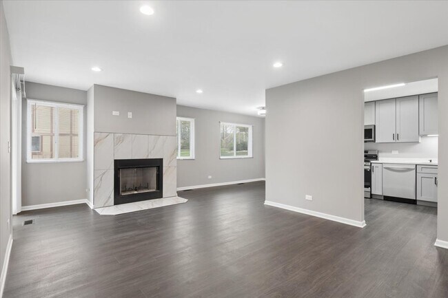 Foto del edificio - 225 Thornapple Ct