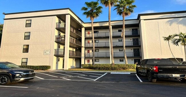 Building Photo - Colonial Village - 7550 Stirling Rd