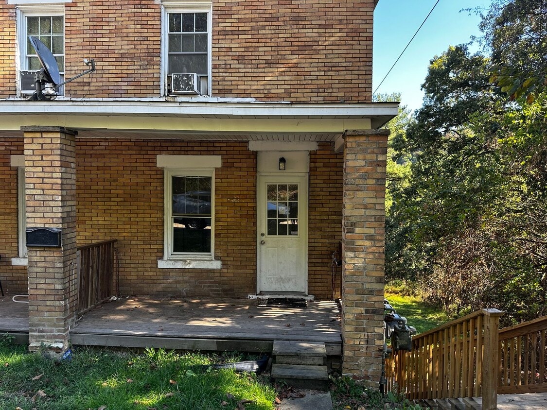 Primary Photo - 544 Valley Rd