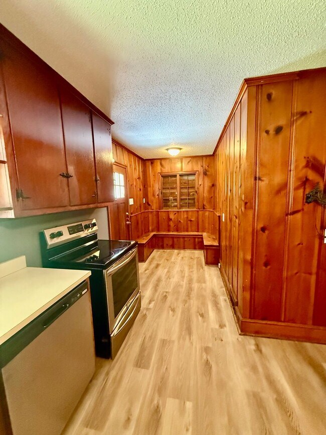 Building Photo - Three bedroom, 1.5 bath house in Graham