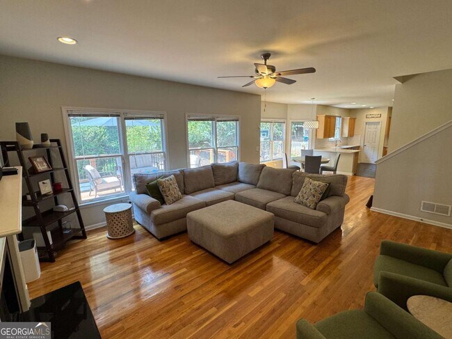 Foto del edificio - 3010 Ridge Oak Dr