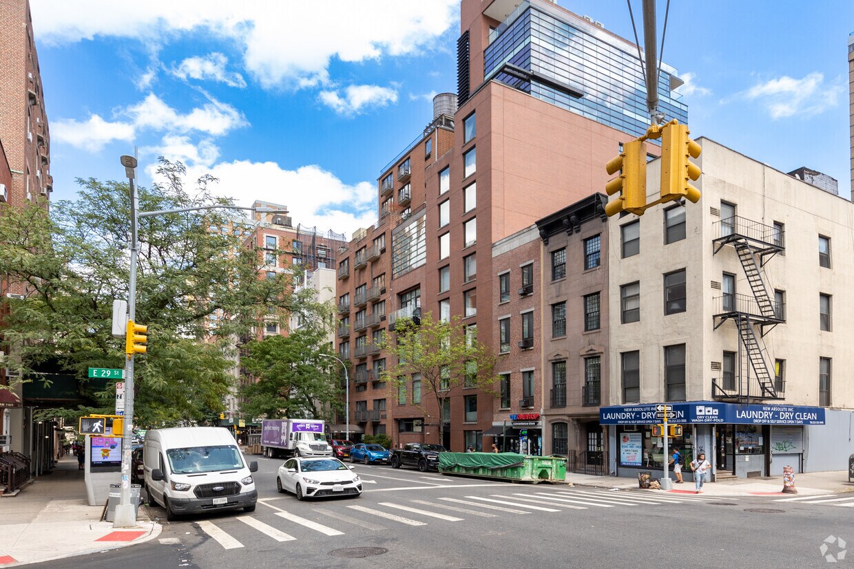 Primary Photo - 147 Lexington Ave