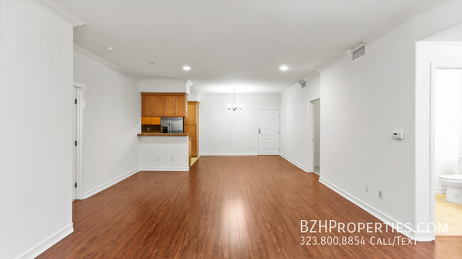 Foto del edificio - Renovated 2Bedroom 2Bathroom In Prime West LA