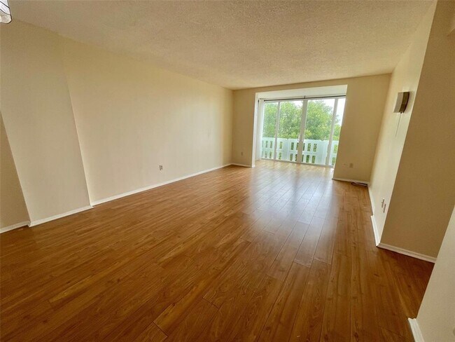 Foto del edificio - 919 Hillcrest Dr