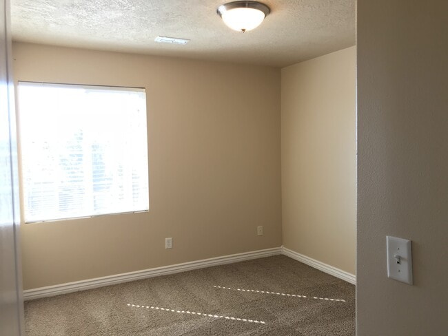 Building Photo - 1212 W 50 N