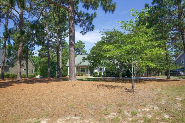 Foto del edificio - "Spacious 3-Bedroom Retreat with 3200 Sq Ft of Comfort in Seven Lakes!"
