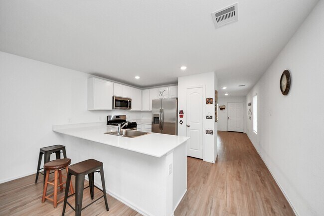 Building Photo - 7319 Clover Chase Dr