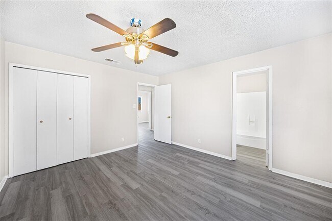 Foto del edificio - 1111 W Rundberg Ln